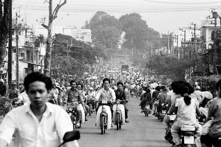 Từ Phụ nữ tuổi này dễ có 